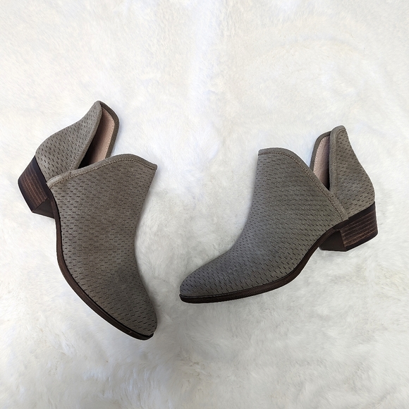 Lucky Brand Perforated Suede Block Heel Booties Size 9.5 - Picture 2 of 7